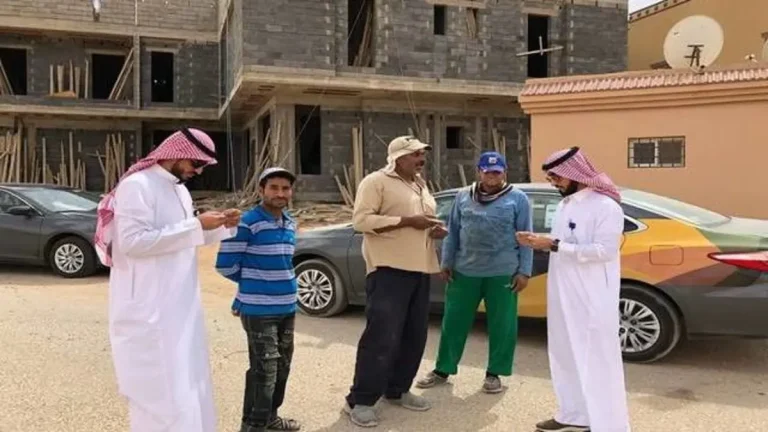 بارقة أمل في الطريق.. هكذا عانى المصريون من نظام الكفالة في السعودية وهكذا يمكن التخلص منه