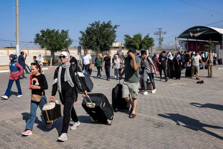 بالأسماء.. إجلاء مئات المصريين من قطاع غزة عبر معبر رفح اليوم