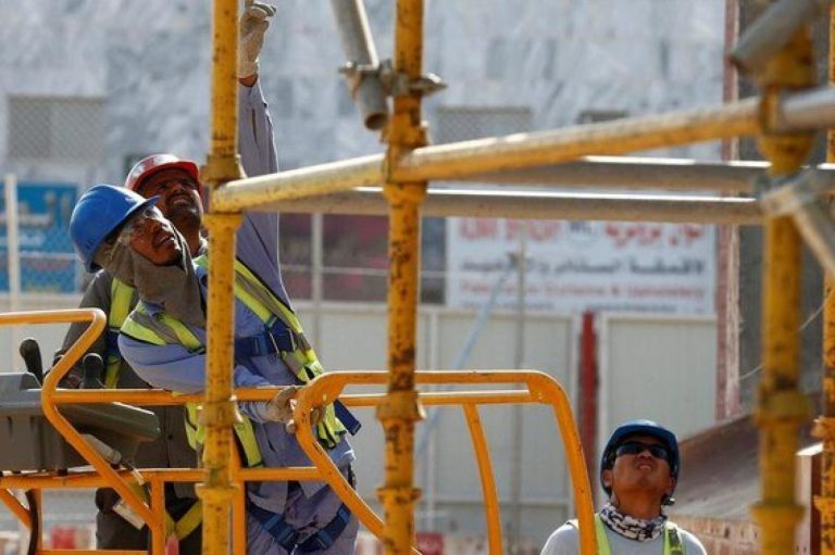 الرسوم تصل إلى 6 آلاف ريال.. تعرف على شروط وخطوات نقل الكفالة في السعودية