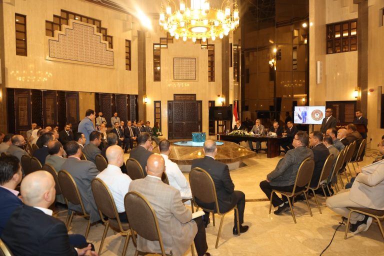 إعفاءات وتسهيلات وتدريب.. المصريون بالسعودية يرفعون ٨ مطالب لوزير العمل