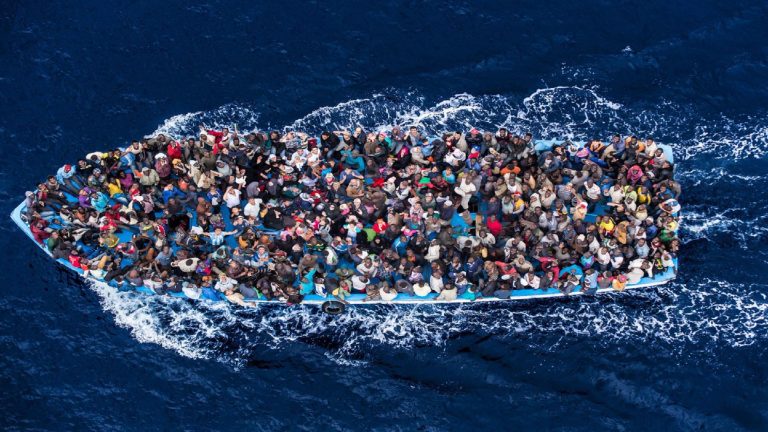 جهود الدولة لمكافحة الهجرة غير الشرعية وزيادة الودائع الدولارية للمغتربين «انفوجراف»