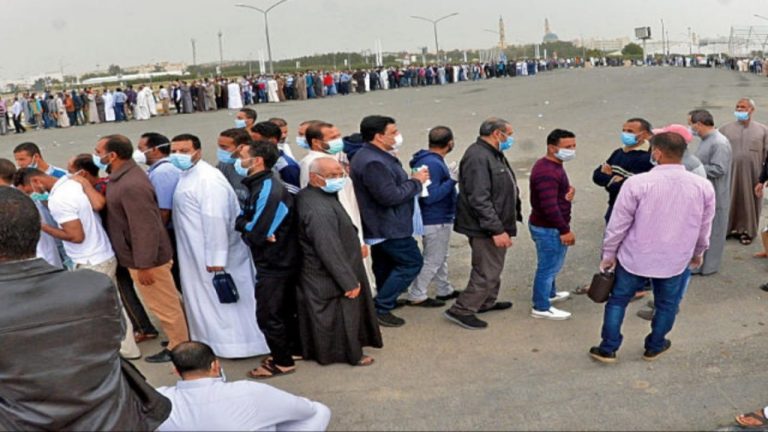 مفاجأة رأس السنة للمصريين في الكويت.. السماح بالعمل الإضافي لموظفي القطاع الخاص