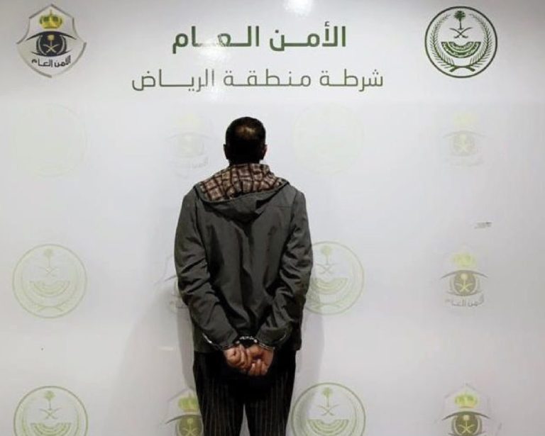 بالفيديو.. شرطة الرياض تقبض على سائق مصري وتتهمه بالتحرش بفتاه سعودية