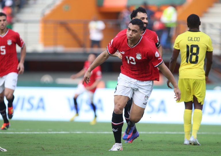 أقدام المحترفين تنقذ المنتخب من هزيمة محرجة أمام موزمبيق في أمم إفريقيا «فيديو»