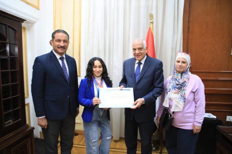 تفوقت على المتسابقين من 79 دولة.. طالبة مصرية من ذوي الهمم تحصد المركز الأول عالميًا في الخماسي الحديث