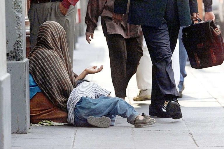 حملة لمواجهة «تسول المصريين» في الإمارات.. وأبناء الجالية: هؤلاء يشوهون صورة وطنهم