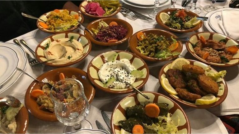 من أولاد الحلال إلى كشري ماما.. أشهر 10 مطاعم مصرية في أمريكا
