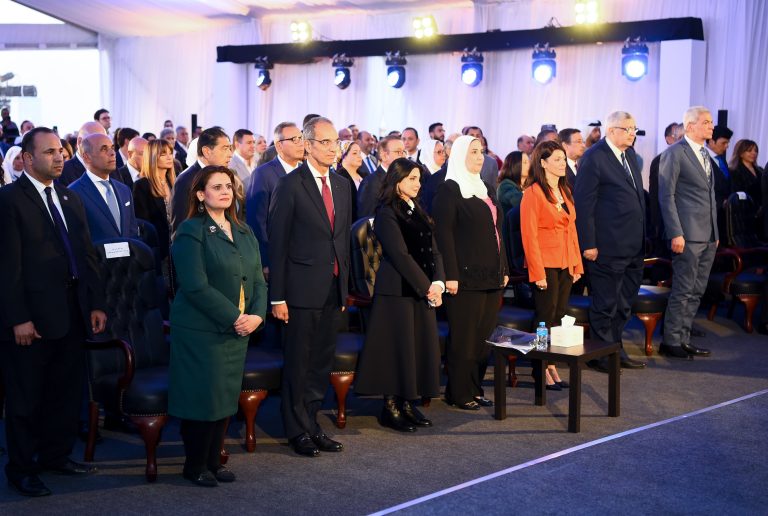 «الهجرة»: مستعدون للتواصل مع الأطباء المصريين بالخارج لدعم مصابي الحروق في مصر