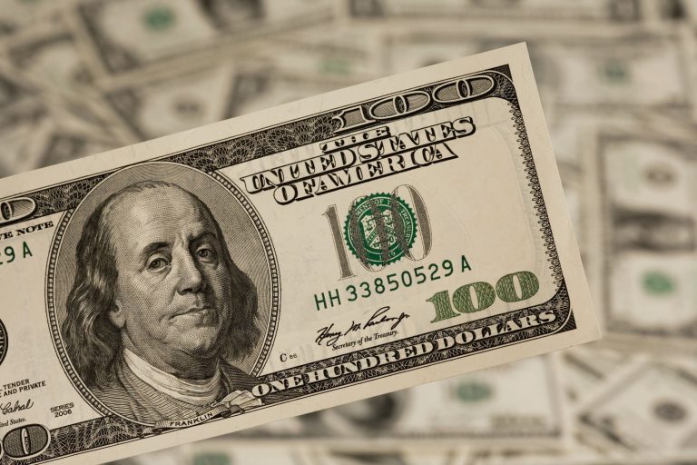بعد قرار التعويم.. تعرف على سعر الدولار في 10 بنوك