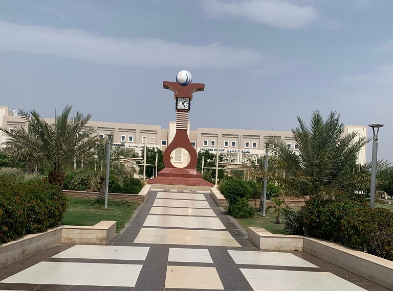 جامعة الشرقية في عمان تعلن عن وظائف لهيئة التدريس.. سجل الآن