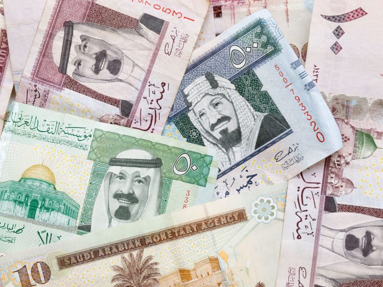 الأعلى منذ عامين.. 12 مليار ريال تحويلات الأجانب المقيمين في السعودية خلال شهر واحد