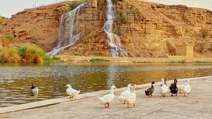 أبرزها قصر المصمك وشلال نمار.. أماكن سياحية مجانية للزوار في الرياض