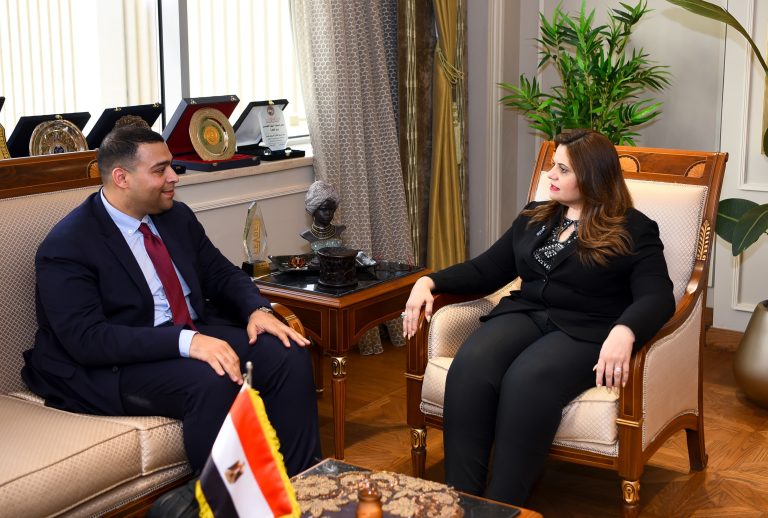«الهجرة» توجه بهذا الأمر بخصوص المصريين في سويسرا.. التفاصيل