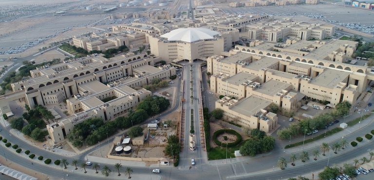جامعة القصيم تُتيح التسجيل لبرامج البكالوريوس عن بعد.. فرصة ذهبية للتعلم بمرونة!