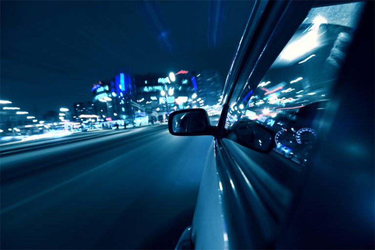غرامة 500 درهم وإحالة للنيابة.. احذر فعل هذا الأمر أثناء القيادة في أبوظبي