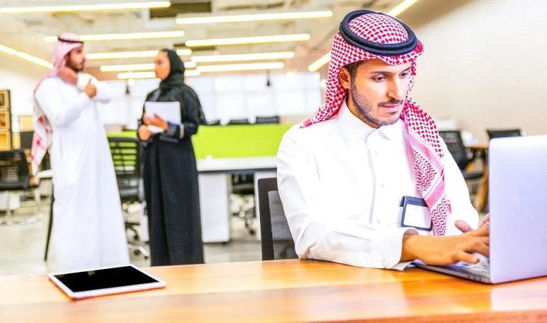 السعودية تحارب «اقتصاد الظل».. عقوبات مغلظة ضد مخالفي «التقييم الذاتي»