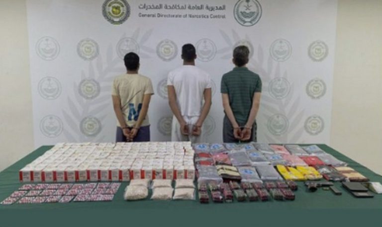 لإتجارهم في المخدرات.. القبض على مصريين بالسعودية وإحالتهم للنيابة