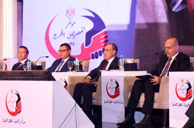 250 مليار دولار.. حجم تحويلات المصريين بالخارج في 10 سنوات
