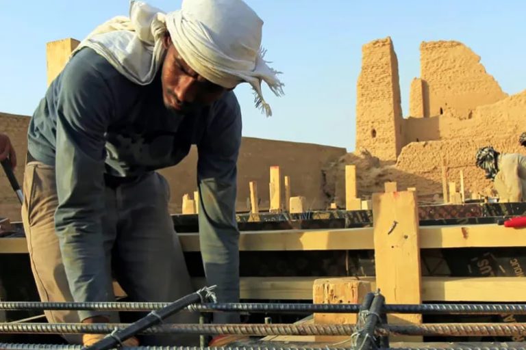 «كل يوم تأخير بـ20 ألف دينار».. العراق ينفذ أكبر عملية ترحيل للمصريين مخالفي الإقامة.. ومتضررون: «بيعصرونا»