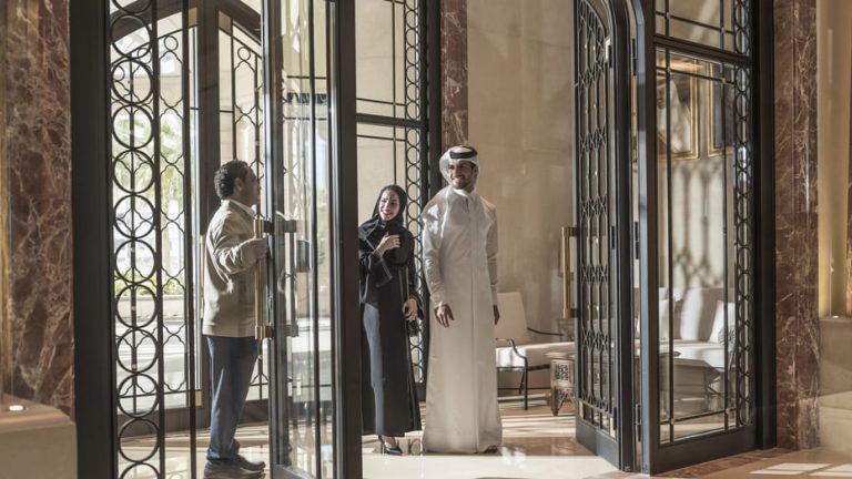 فورسيزونز يعلن عن فرص عمل في البحرين براتب 1200 دينار.. إليك الشروط ورابط التقديم