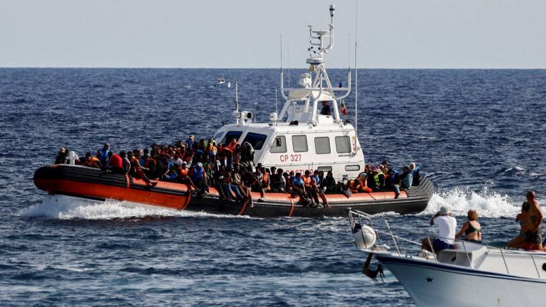 إنقاذ 22 مهاجرًا بينهم مصريون في المياه الدولية أثناء الهجرة غير الشرعية إلى إيطاليا