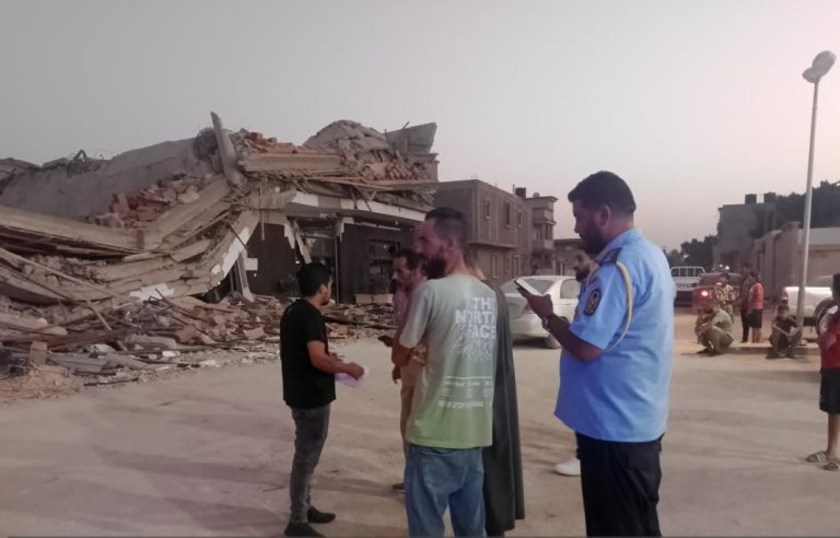 انهيار مبنى ببنغازي في ليبيا واعتقال مصريين مسئولين.. ما القصة؟