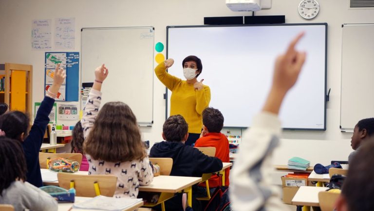 وظائف للمعلمين في قطر براتب 12 ألف ريال شهريًّا.. تعرّف على الشروط وطريقة التقديم