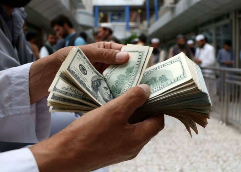 «المركزي»: 66% ارتفاعًا في تحويلات المصريين العاملين بالخارج خلال أغسطس