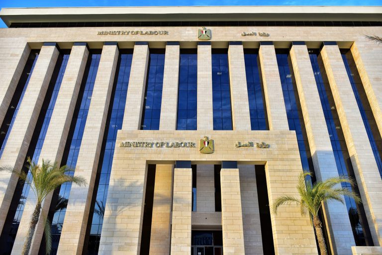 برواتب تصل إلى 8 آلاف ريال.. وزير العمل يعلن عن 21 وظيفة جديدة في السعودية