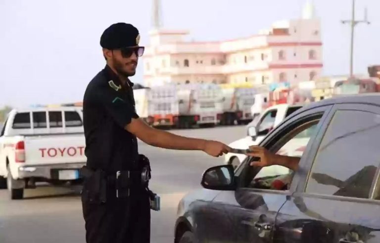 هل يجب سداد جميع مخالفات المرور المتراكمة دفعة واحدة في السعودية؟