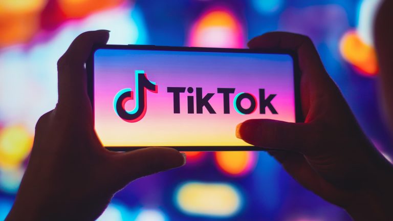 وظائف للعرب في منصة تيك توك tiktok براتب يصل إلى 3900 يورو