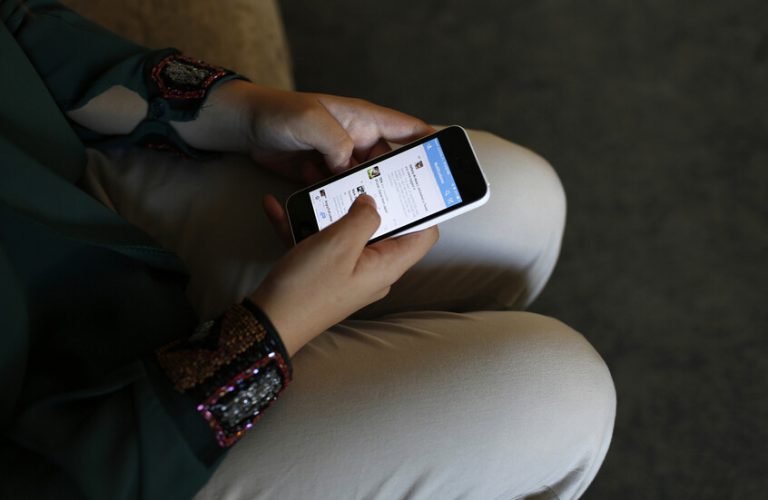 موعد إيقاف تشغيل الهواتف المستوردة من الخارج.. الحكومة تحسم الأمر