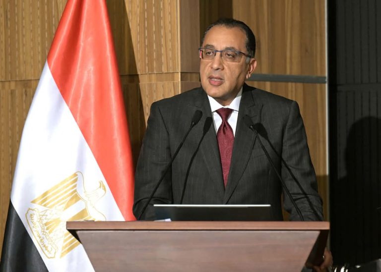 أول تعليق من الحكومة بعد إصابة مصطفى مدبولي بوعكة صحية على الهواء