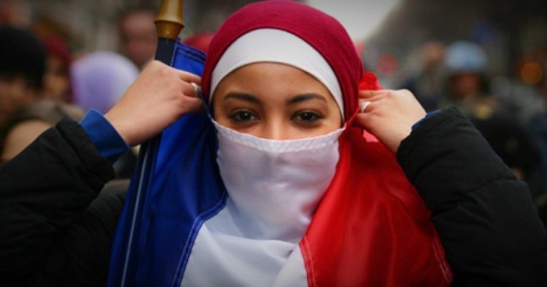 حظر الحجاب في فرنسا.. تصريحات لوزير الداخلية تجدد الجدل