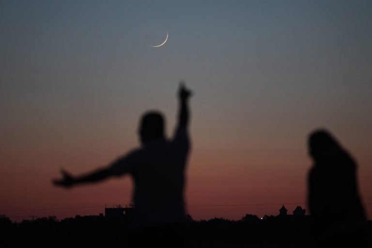 موعد عيد الفطر 2025 في السعودية.. تحري هلال شوال يوم 29 مارس
