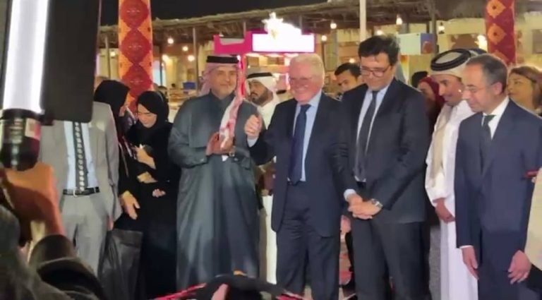 بالفيديو.. حسين فهمي يرقص على المزمار الصعيدي في افتتاح الأسبوع الثقافي المصري بقطر
