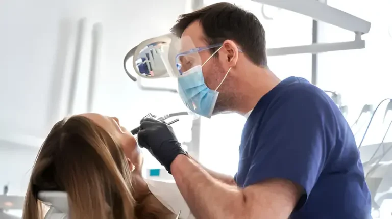 بريطانيون يروون مأساتهم في مواجهة أزمة طب الأسنان.. رسوم مرتفعة.. والعلاج حلم بعيد المنال