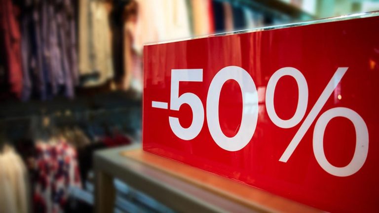 مهرجان «عمان تحتفل».. عروض مذهلة تصل إلى 50% وتخفيضات على الوقود والسيارات