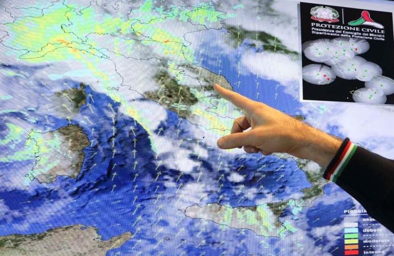 حالة الطقس في إيطاليا.. عواصف رعدية وانخفاض في الحرارة قبل موجة حر صيفية