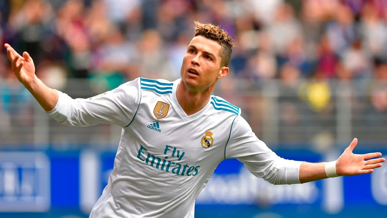 في عيد ميلاده.. كم عمر كريستيانو رونالدو Cristiano Ronaldo الهداف التاريخي لكرة القدم وأرقامه القياسية؟