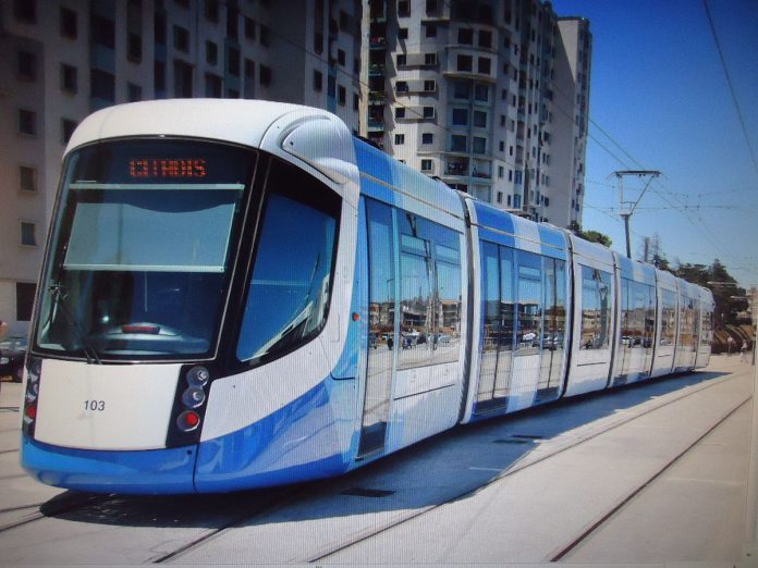 1200px-Tramway_alger_2012 حافلات إيتوزا والترامواي