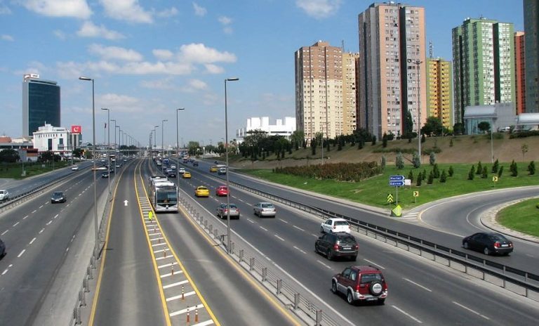 إغلاق طرق رئيسية في إسطنبول حتى الأربعاء.. تعرف على المسارات البديلة لتجنب الزحام