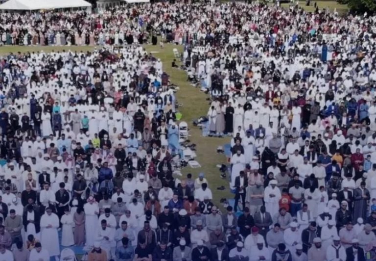 سابقة تاريخية.. «bbc» تبث صلاة عيد الفطر من مسجد برادفورد لتعزيز التفاهم بين الأديان