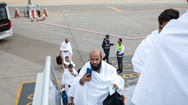 sabq 2025 03 13 oqqn3h2g Umrah trip 2 طيران ناس يطلق مبادرة «عمرة ناسُنا» في رمضان ويتكفل برحلات لأكثر من 50 مقيمًا بالسعودية