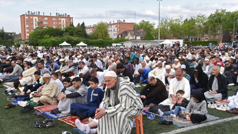 انقسام حول موعد عيد الفطر بأمريكا.. إليك الولايات التي ستصوم يوماً إضافياً