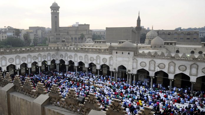 موعد صلاة الجمعة في مصر بعد تغيير الساعة للتوقيت الصيفي 2025.. مواقيت الصلاة في القاهرة والمحافظات