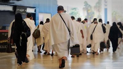  منع المعتمرين المصريين في المطارات