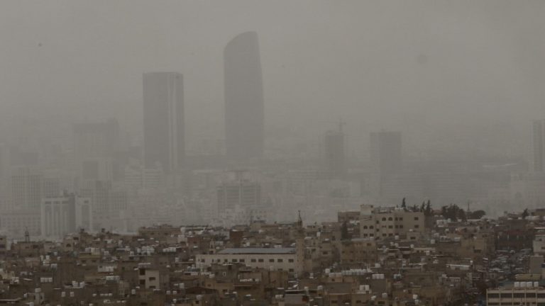 منخفض خماسيني يضرب الأردن الأربعاء.. والأرصاد تُحذر من الغبار وتدني الرؤية