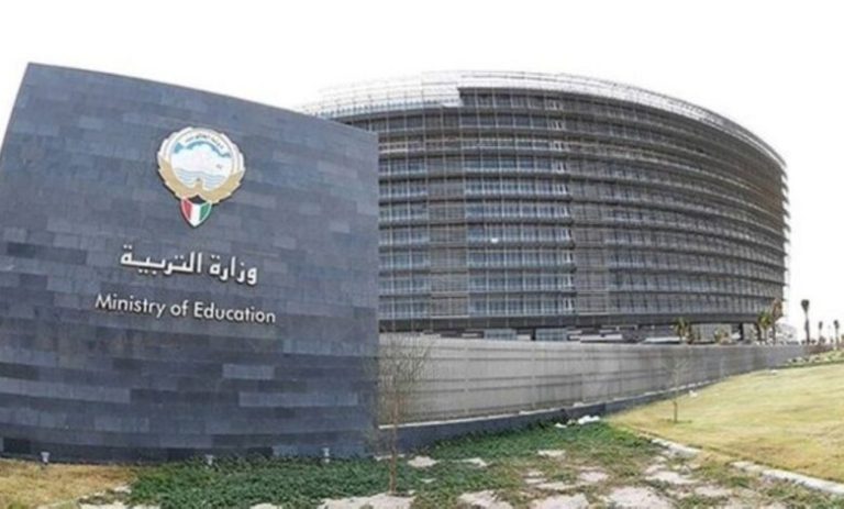 مصريان يتصدران القائمة.. الكويت تعيد 56 معلماً وافداً لمدارس التربية الخاصة