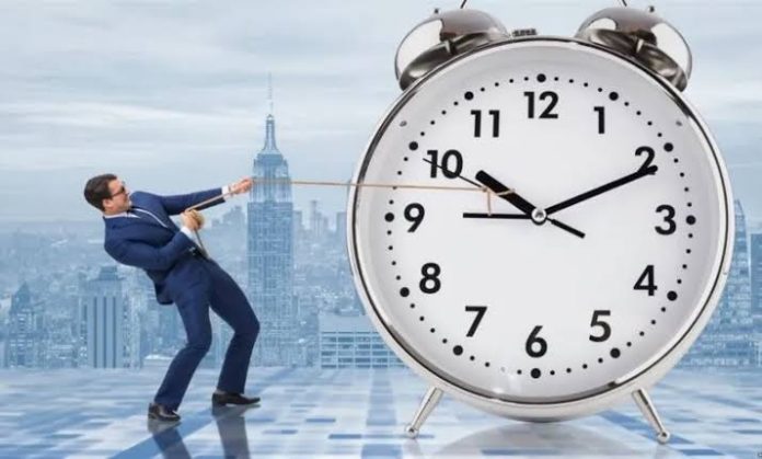 موعد تغيير الساعة.. متى يبدأ التوقيت الصيفي في مصر 2025 وكيفية التعديل على الأجهزة الإلكترونية